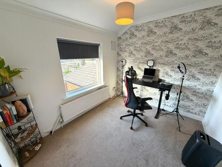 3 bedroom House To Let - Photo 4