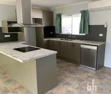 Neat & Tidy Two Bedroom Unit - Photo 1