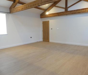 2 bedroom barn conversion to rent - Photo 1
