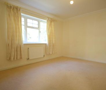 4 bedroom detached house to rent - Photo 3