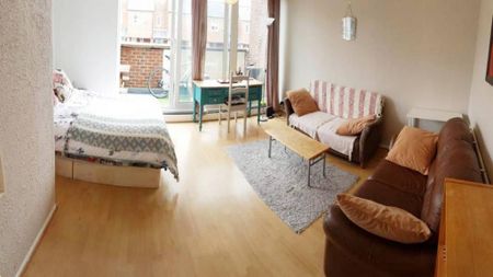 1 bedroom in a flat share to rent - Photo 5