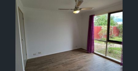 Charming Family Home in a Tranquil Court - Photo 5