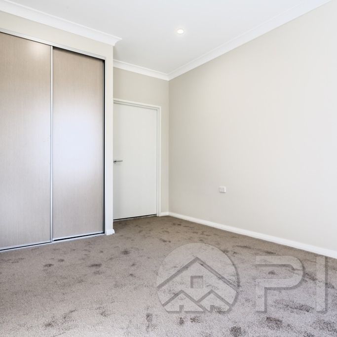 Large Two Bedroom Apartment with ample parking in Homebush - Photo 1