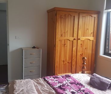 Avondale Heights - Photo 1