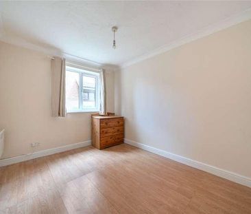 Elmer Mews, Fetcham, Leatherhead, Surrey, KT22 - Photo 2