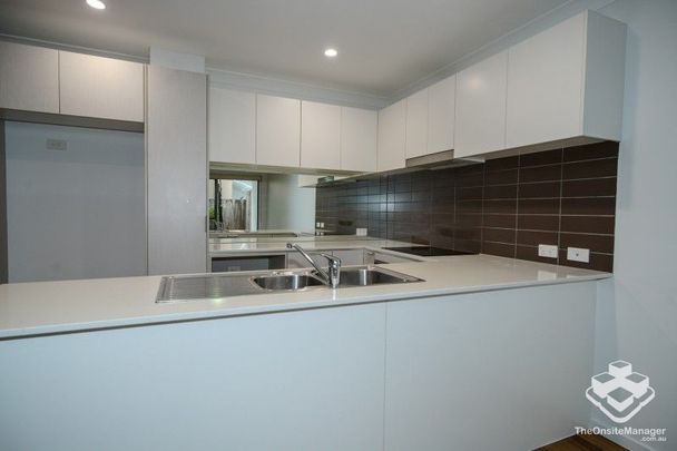 Spacious Modern Living in the Heart of Parkinson - Photo 1