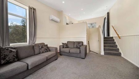 3 Bedroom, 2 Bathroom Apartment Above Frankton Road - Photo 2