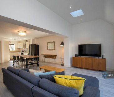 4 bedroom semi-detached house to rent - Photo 1