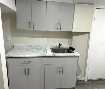 For Lease - 3266 MINTWOOD Circle Unit# STUDIO BASEMENT, Oakville, O... - Photo 3