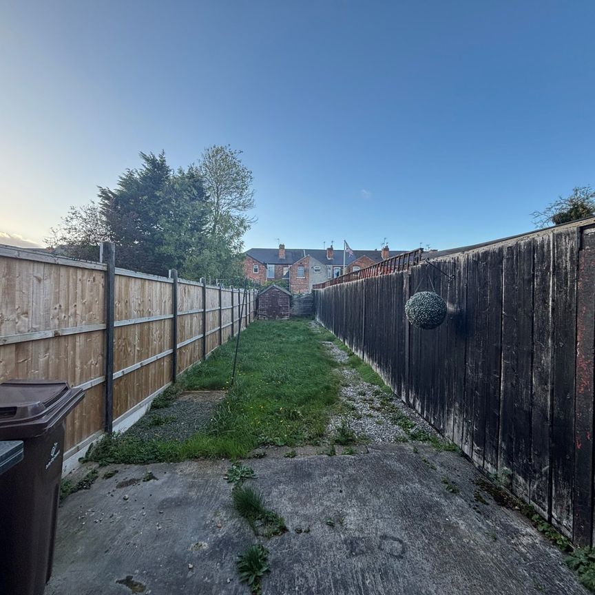 Hall Street - Photo 1