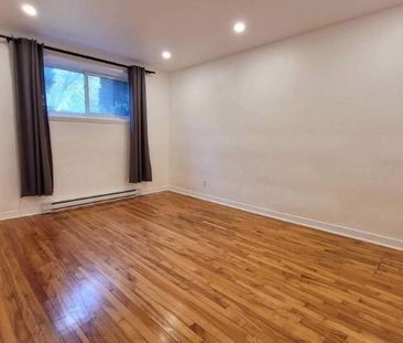 GRAND 3 1/2 - 3485 ELLENDALE - RECEMMENT RENOVE - Photo 1