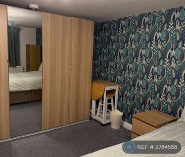 1 bedroom in a house share to rent - Photo 3