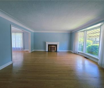 For Lease - 2047 James Street, Burlington, Ontario - Photo 2