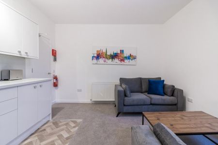 3 bedroom flat to rent - Photo 5