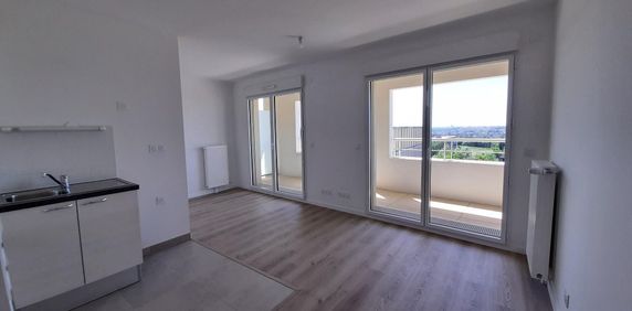location Appartement T2 DE 38.5m² À NOISY LE GRAND - Photo 2