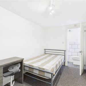 Room 2, Flat 1 - Photo 2