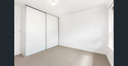 Modern First-Floor Unit in Leafy Daw Park - Photo 2
