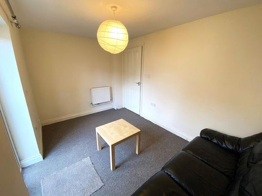 2 bedroom ground floor flat to rent - Photo 1