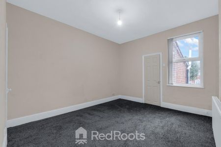 2 bedroom end of terrace house to rent - Photo 2