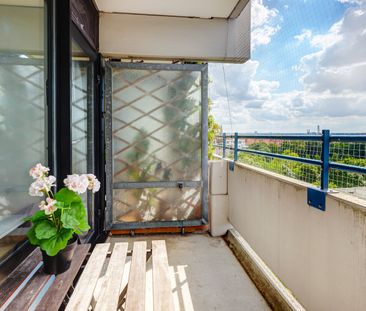 Sunny studio apartment near Rosenheimer Platz - Photo 1