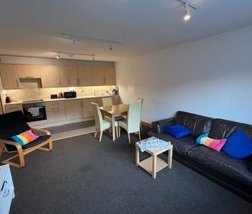 2 Bed Flat, Argyle Road, BS2 - Photo 3