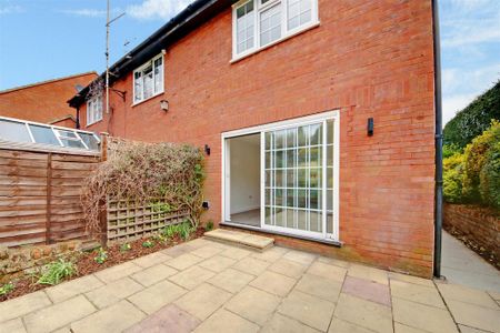 2 bedroom end of terrace house to rent - Photo 2