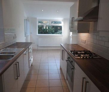 4 bedroom semi-detached house to rent - Photo 6
