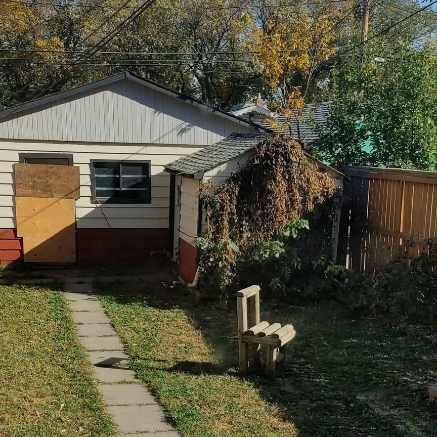 1937 TORONTO 3 BEDROOMS - Photo 1