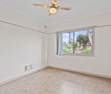 32 Castlereagh Street, Riverstone NSW 2765 - House For Rent | Domain - Photo 2