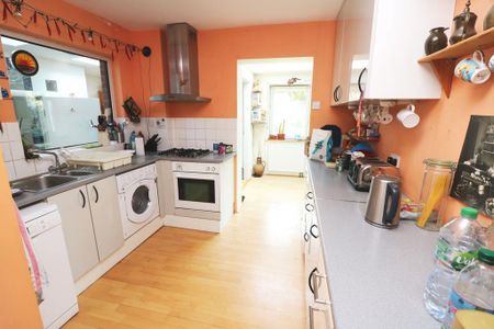 6 bedroom semi-detached house to rent - Photo 3