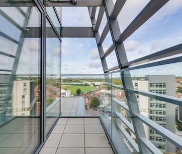 3 bedroom apartment at the heart of White City - Photo 2