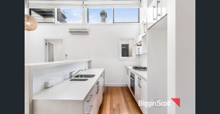 Renovated, Light And Bright House In Excellent Location - Photo 3