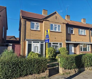 4 bedroom end of terrace house to rent - Photo 2