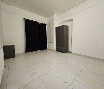 Studio Flat, Conway Road, LU4 - Photo 1