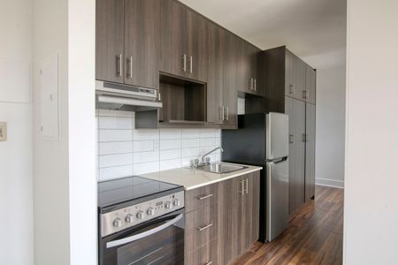 4715 Queen Mary Road - Photo 2