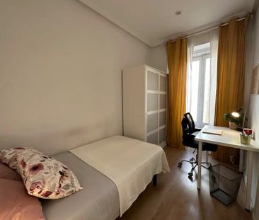 Calle de Bailén, Madrid, Community of Madrid 28005 - Photo 2