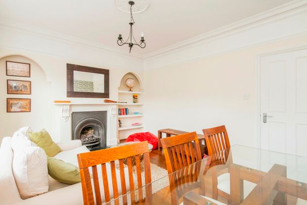 3 Bedroom & 3 Bathroom Apartment with a Roof Terrace for Rent in Clapham Junction - Photo 1