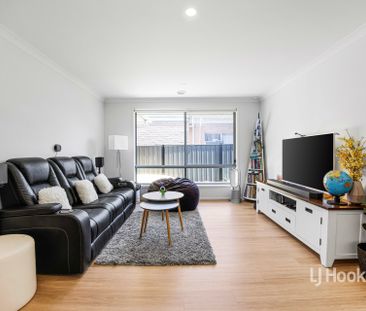 40 Breasley Parkway, Point Cook VIC, Belconnen - Photo 2