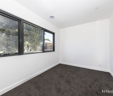 23B Devon Drive, DONCASTER EAST - Photo 3