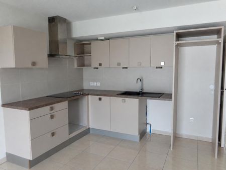 Location Appartement 3 pièces 68m² DRAGUIGNAN 83300 - Photo 2