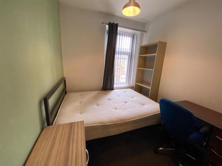 3 bedroom private hall to rent - Photo 4