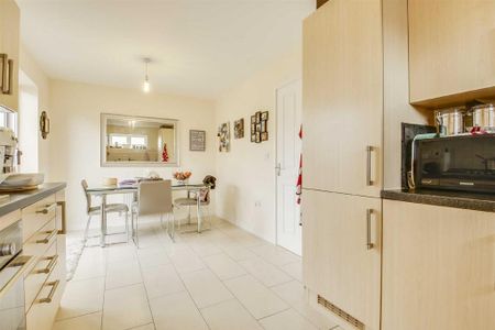 3 bedroom semi-detached house to rent - Photo 5