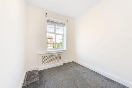 4 bedroom flat to rent - Photo 3