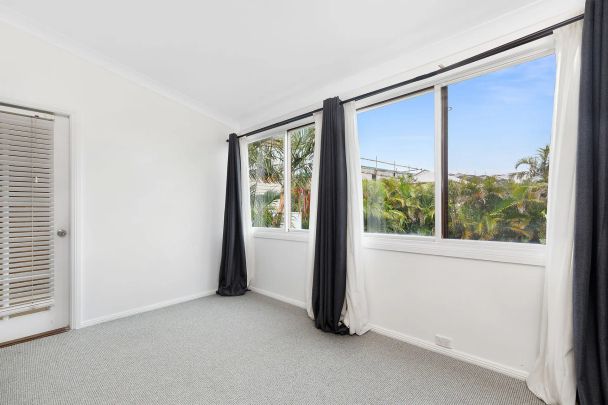 49 Griffin Road, North Curl Curl. - Photo 1