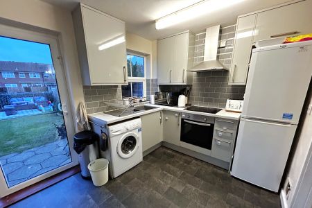 21 Princess Marys Road , Addlestone - 2 bedrooms Property for lettings - Seymours - Photo 3