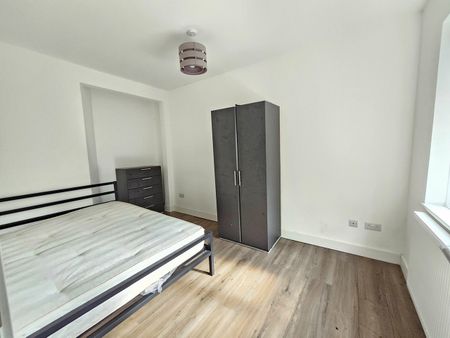 3 Bed Flat, New Bedford Road, LU3 - Photo 3