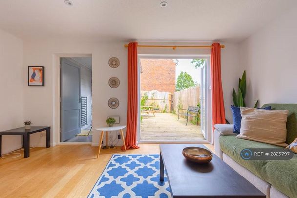 3 bedroom end of terrace house to rent - Photo 1