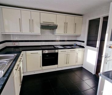 3 bedroom end of terrace house to rent - Photo 6