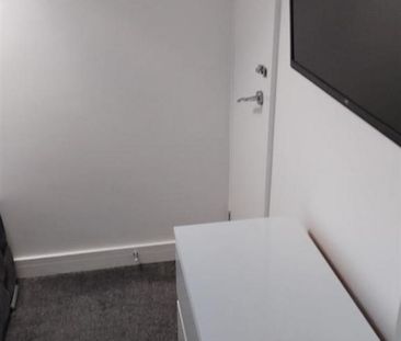 3 bedroom flat to rent - Photo 5