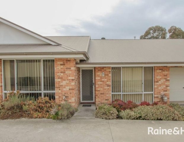 2 Bedroom Strata Unit - Available 22.12.2025 - Photo 1